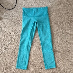 LULU LEMON SIZE 2 CROPPED